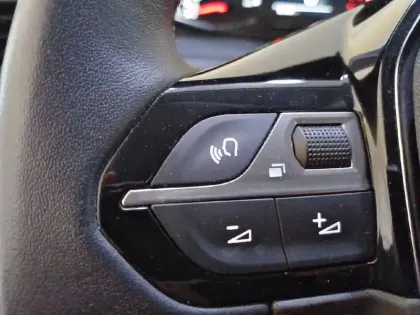 Photo 48 Peugeot 208  BlueHDi 100 S&S BVM6