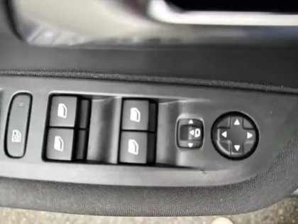 Photo 15 Peugeot 208  BlueHDi 100 S&S BVM6