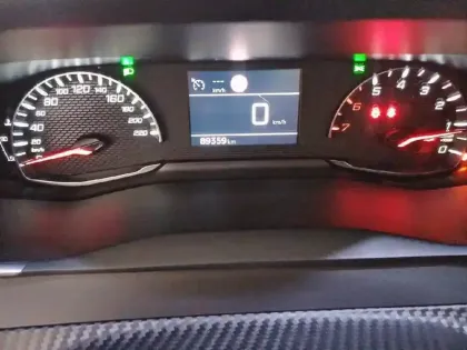 Photo 31 Peugeot 208  BlueHDi 100 S&S BVM6