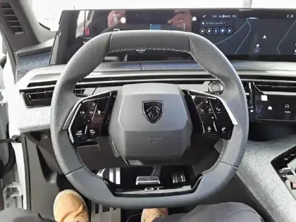 Photo 36 Peugeot 5008  Hybrid 145 e-DCS6