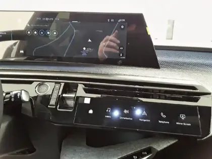 Photo 18 Peugeot 5008  Hybrid 145 e-DCS6