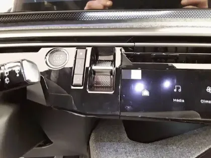 Photo 41 Peugeot 5008  Hybrid 145 e-DCS6