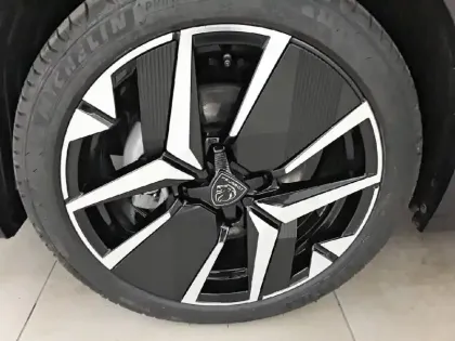 Photo 12 Peugeot 208  Hybrid 110 e-DCS6