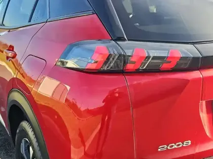 Photo 16 Peugeot 2008  BlueHDi 110 S&S BVM6