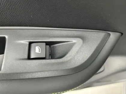 Photo 21 Peugeot 2008  Hybrid 145 e-DCS6