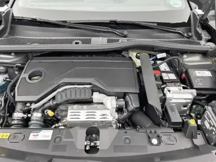 Photo 18 Peugeot 2008  Hybrid 145 e-DCS6