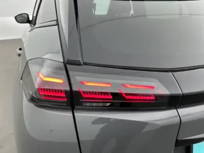 Photo 16 Peugeot 2008  Hybrid 145 e-DCS6