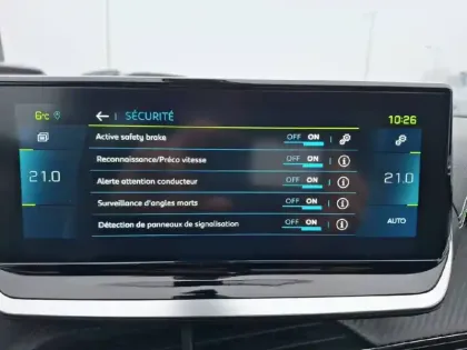 Photo 66 Peugeot 2008  Electrique 136 ch