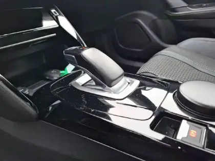 Photo 50 Peugeot 2008  Electrique 136 ch