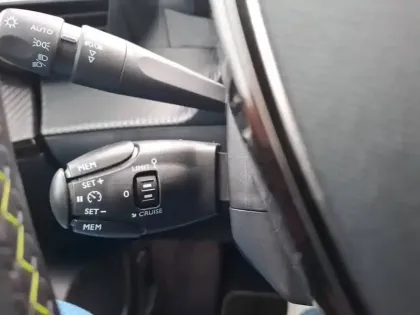 Photo 61 Peugeot 2008  Electrique 136 ch