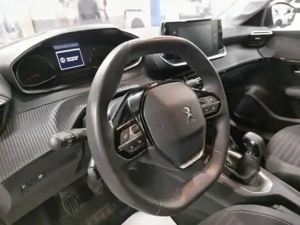 Photo 48 Peugeot 208  PureTech 75 S&S BVM5