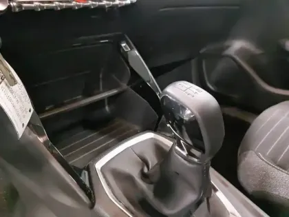 Photo 53 Peugeot 208  PureTech 75 S&S BVM5