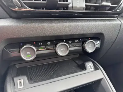 Photo 18 Citroën C4  Hybride 100 e-DCS6