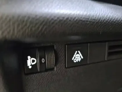 Photo 81 Citroën C4  Hybride 100 e-DCS6