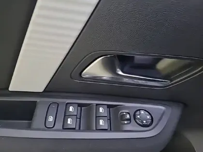 Photo 51 Citroën C4  Hybride 100 e-DCS6