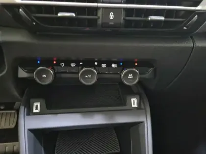 Photo 46 Citroën C4  Hybride 100 e-DCS6