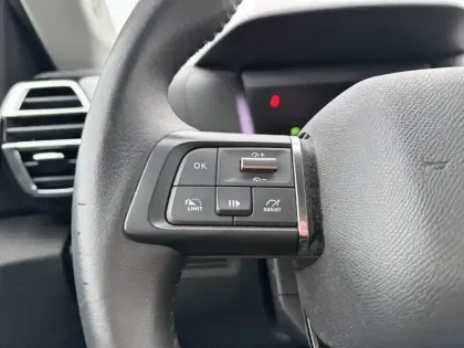 Photo 18 Citroën C4 e- 136 ch Automatique