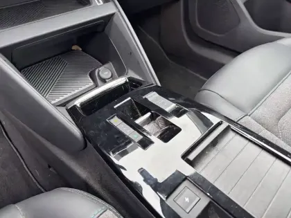 Photo 13 Citroën C4 e- 136 ch Automatique