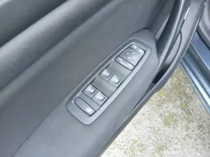 Photo 38 Renault Megane Mégane IV Berline Blue dCi 115 EDC