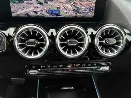 Photo 37 Mercedes GLA  250 e 8G-DCT