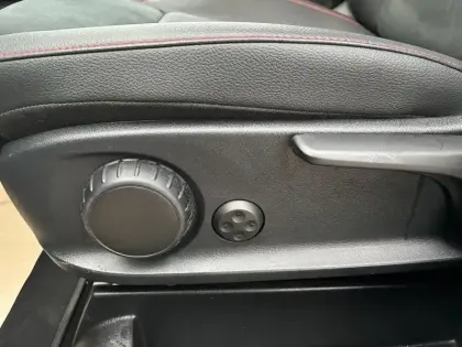 Photo 40 Mercedes GLA  250 e 8G-DCT