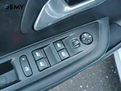 Photo 11 Peugeot 208  Electrique 50 kWh 136ch