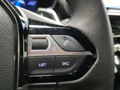 Photo 57 Peugeot 2008  Hybrid 136 e-DCS6