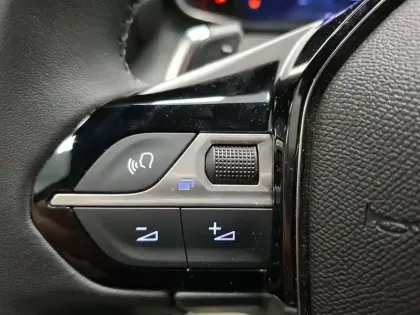 Photo 19 Peugeot 2008  Hybrid 136 e-DCS6