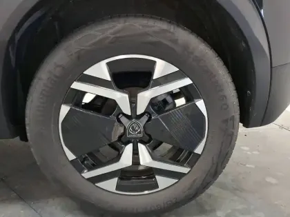 Photo 49 Peugeot 2008  Hybrid 136 e-DCS6