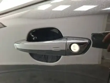 Photo 73 Peugeot 2008  Hybrid 136 e-DCS6