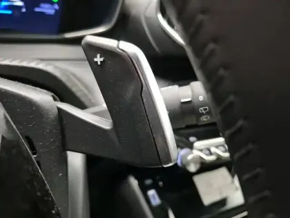 Photo 60 Peugeot 2008  Hybrid 136 e-DCS6