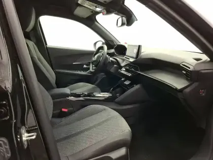 Photo 36 Peugeot 2008  Hybrid 136 e-DCS6