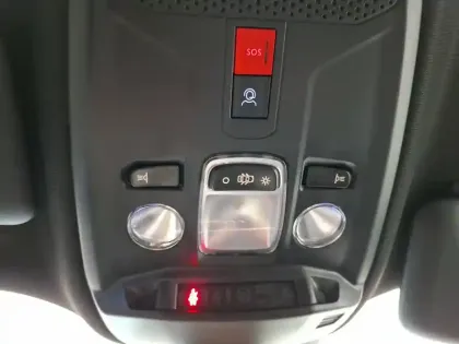 Photo 71 Peugeot 2008  Hybrid 136 e-DCS6