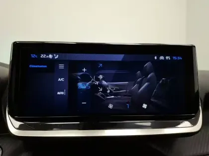 Photo 64 Peugeot 2008  Hybrid 136 e-DCS6