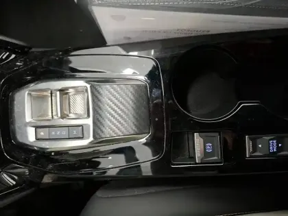 Photo 31 Peugeot 2008  Hybrid 136 e-DCS6