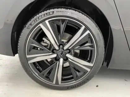 Photo 18 Peugeot 308  PHEV 225 e-EAT8