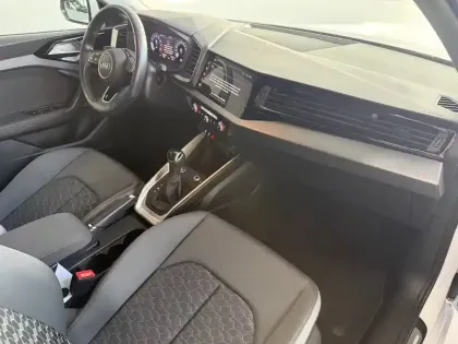 Photo 7 Audi A1  Sportback 25 TFSI 95 ch S tronic 7