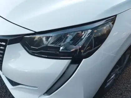 Photo 15 Peugeot 208  PureTech 75 S&S BVM5