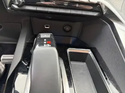 Photo 13 Peugeot 3008  Hybrid 225 e-EAT8