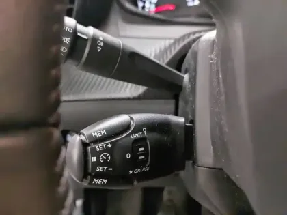 Photo 59 Peugeot 208  PureTech 75 S&S BVM5