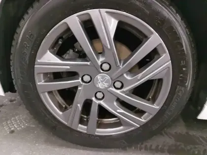 Photo 12 Peugeot 208  PureTech 75 S&S BVM5