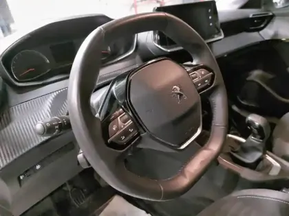 Photo 48 Peugeot 208  PureTech 75 S&S BVM5