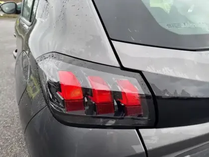 Photo 12 Peugeot 208  BlueHDi 100 S&S BVM6