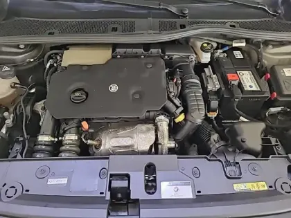 Photo 36 Peugeot 208  BlueHDi 100 S&S BVM6