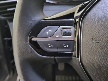 Photo 44 Peugeot 208  BlueHDi 100 S&S BVM6