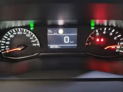 Photo 31 Peugeot 208  BlueHDi 100 S&S BVM6