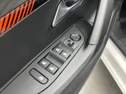 Photo 37 Peugeot 2008  BlueHDi 110 S&S BVM6