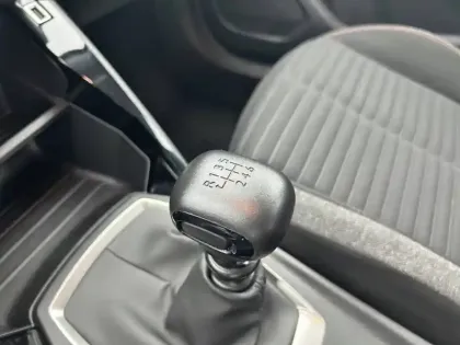 Photo 33 Peugeot 2008  BlueHDi 110 S&S BVM6