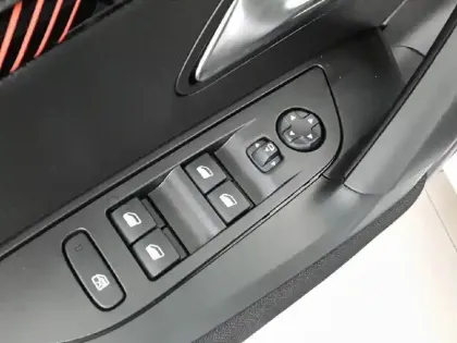 Photo 18 Peugeot 2008  BlueHDi 110 S&S BVM6