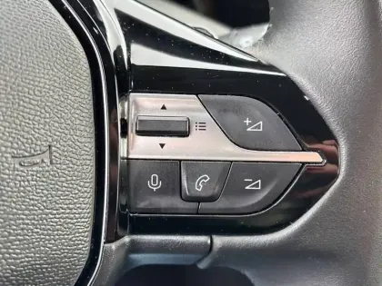 Photo 18 Peugeot 308  SW BlueHDi 130ch S&S EAT8